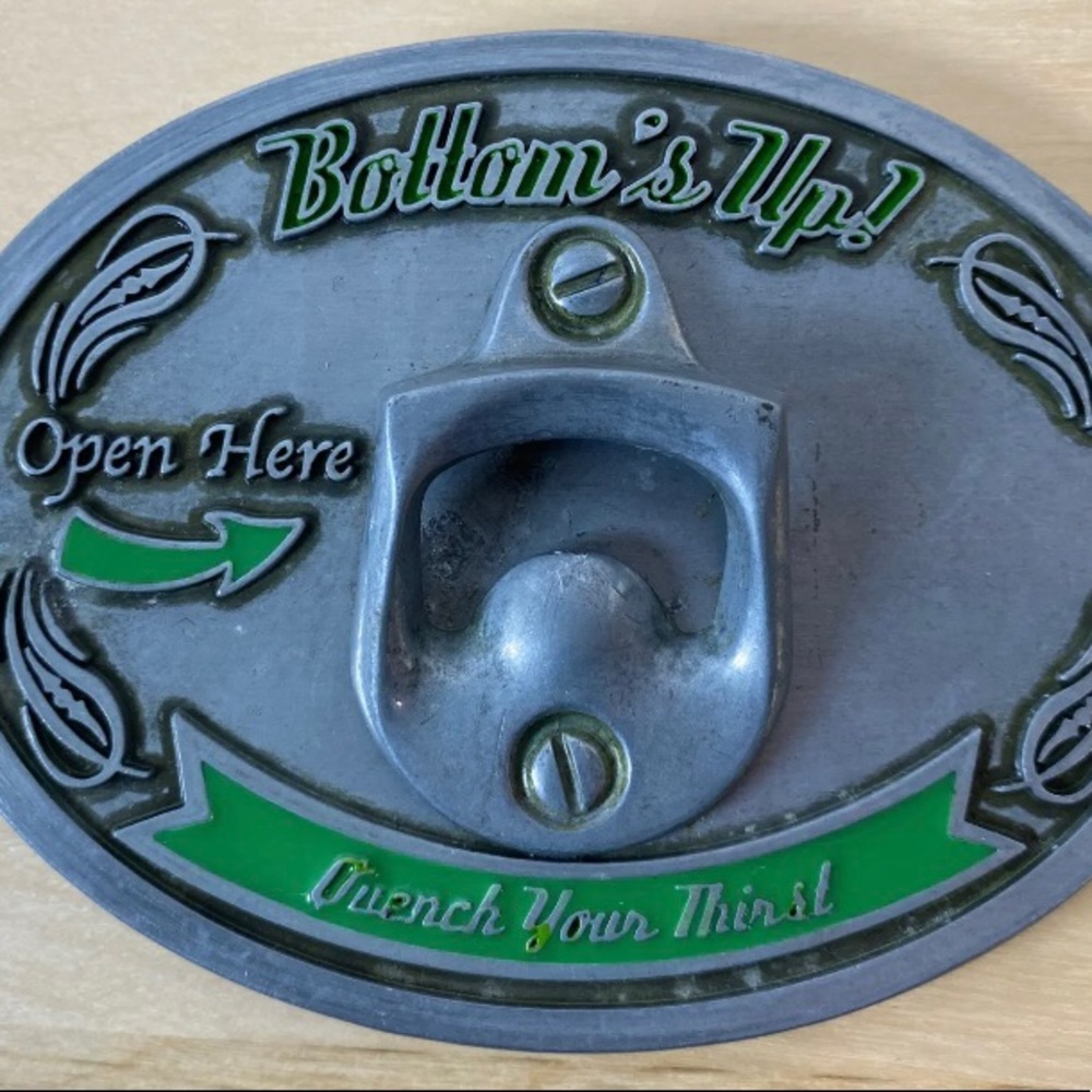 Bottoms up belt buckle